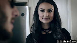 Eliza Ibarra Je Právník, Který Potřebuje Kohout