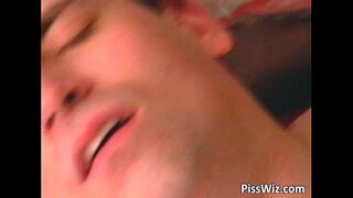 ���রিণত, স্বর্ণকেশী, খানকি, sucks মোরগ, এবং পায়,