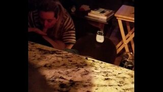 ציצים גדולים מציצה בהצטיינות לבלוע מצלמה נסתרת