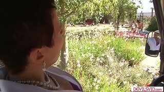Njeri i milf shikimin e saj stepdaughter marrjen e fucked