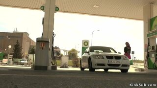 Euro scortum Erika Hispalem dat plenum servitium in servitute in publicum gas station tunc praesent sugit magna dicks et futuit, et fit rimjob in coetus
