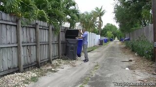 Alyssa Lynn fucking her son &#039; s സുഹൃത്ത് വാതില്പ്പുറകാഴ്ചകള്