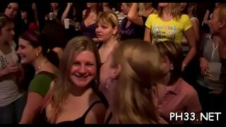 זונות צועק באקסטזה מ סקס קבוצתי פראי עם מלצרים.