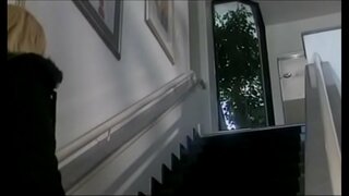 Shumë e nxehtë dhe joshëse bjonde babe me e madhe jugs Brittney Skye bërë tip të marrë dush për të shpuar e saj