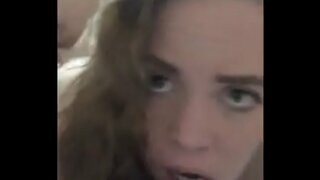 Slutwife deepthroats dhe merr anal creampie para farting atë jashtë, ndërsa cumming